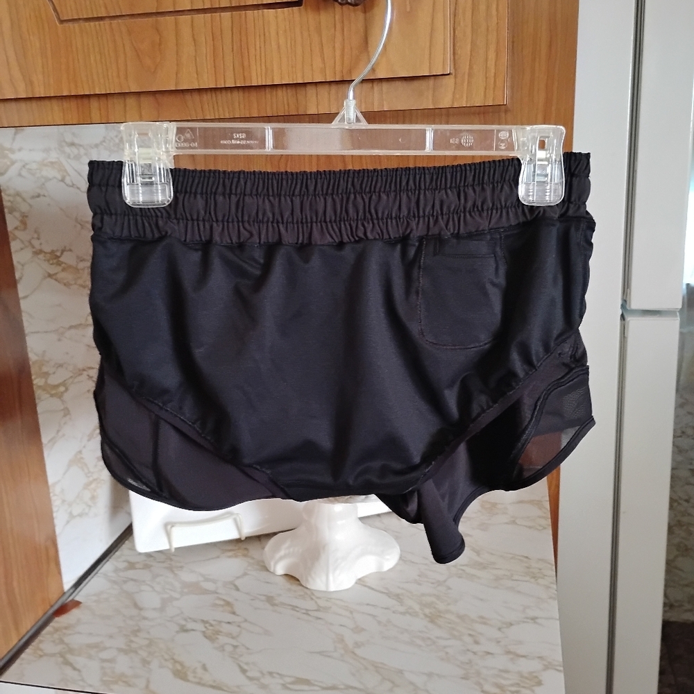 Lululemon Hotty Hot Short II *2.5", Black, Size 6 - Picture 13 of 15